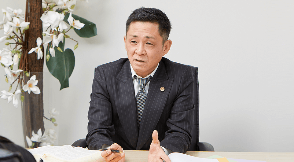 金﨑浩之弁護士の顔写真